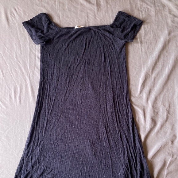 Black soft r-shirt dress off the shoulder - Picture 1 of 1